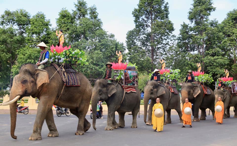 Lễ rước Phật bằng voi tại huyện Lắk tỉnh Đắk Lắk