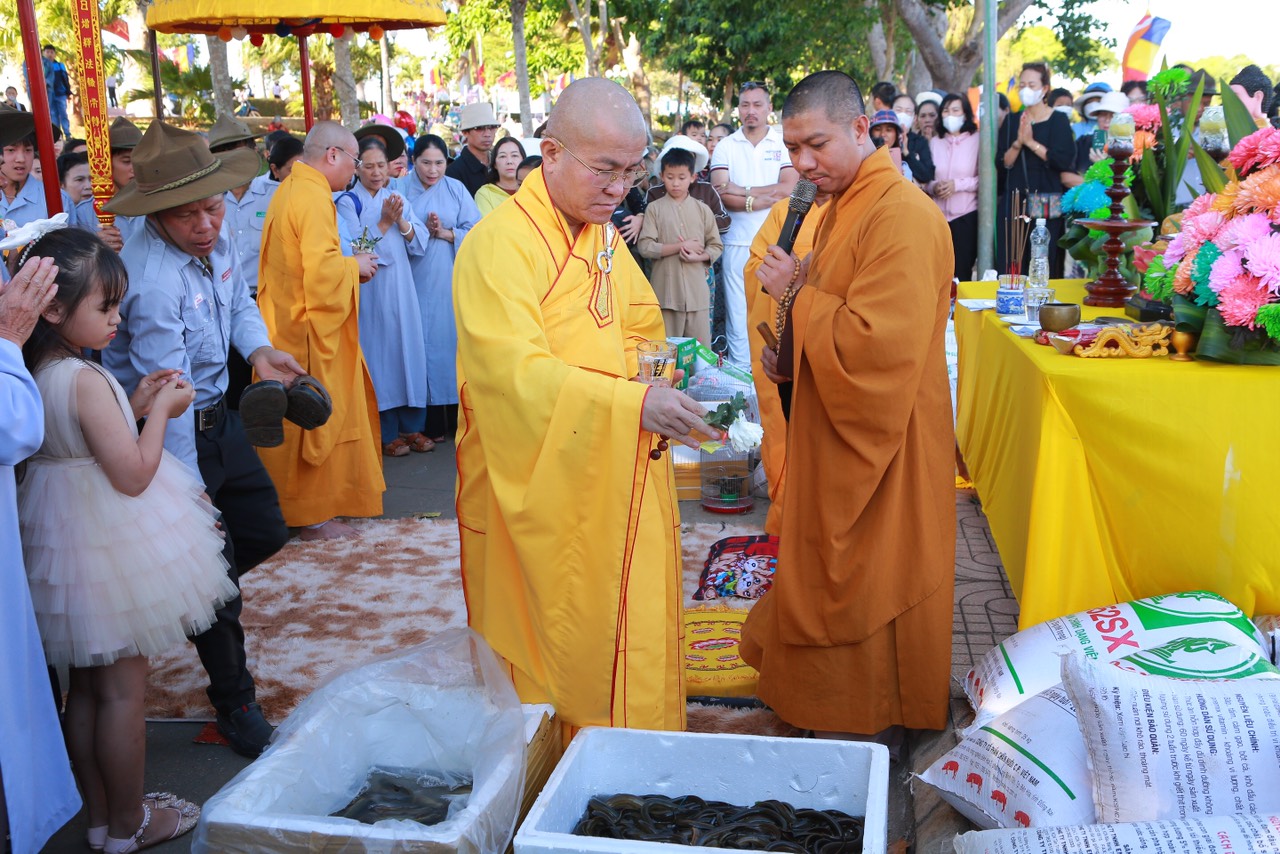 Lễ Phóng Sanh cầu nguyện quốc thái dân an tại hồ Tây Đắk Mil năm 2024