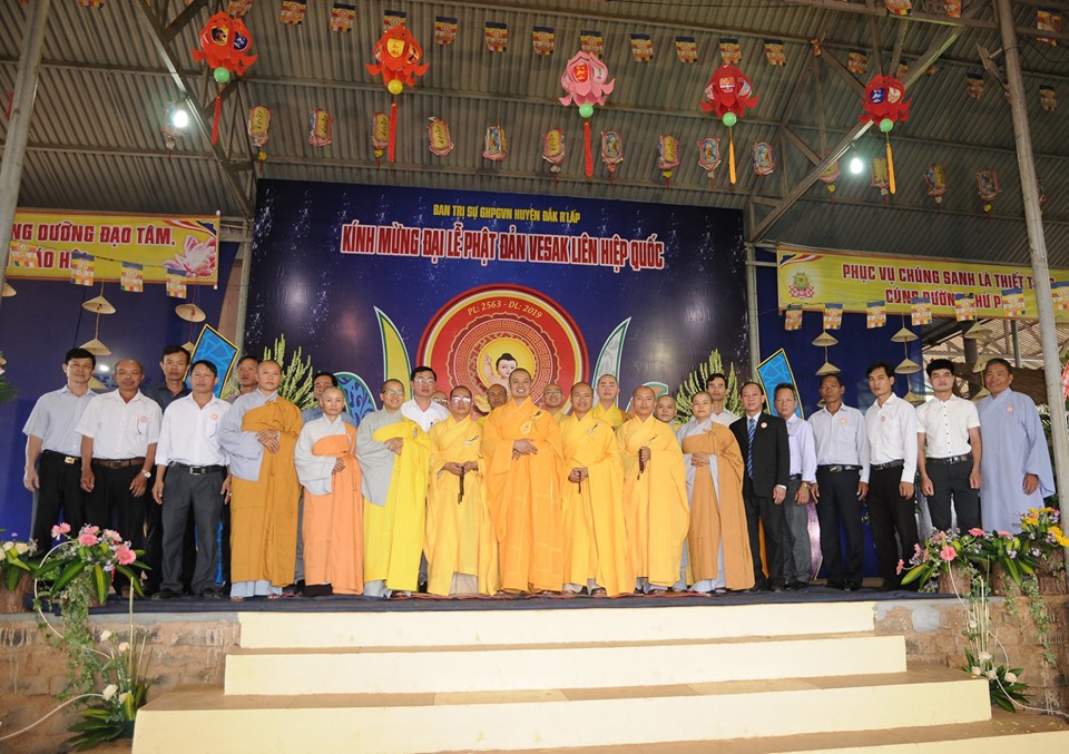 Ban trị sự Phật giáo huyện Đắk R'lấp trang nghiêm lễ Đài đón mừng Phật Đản 2019