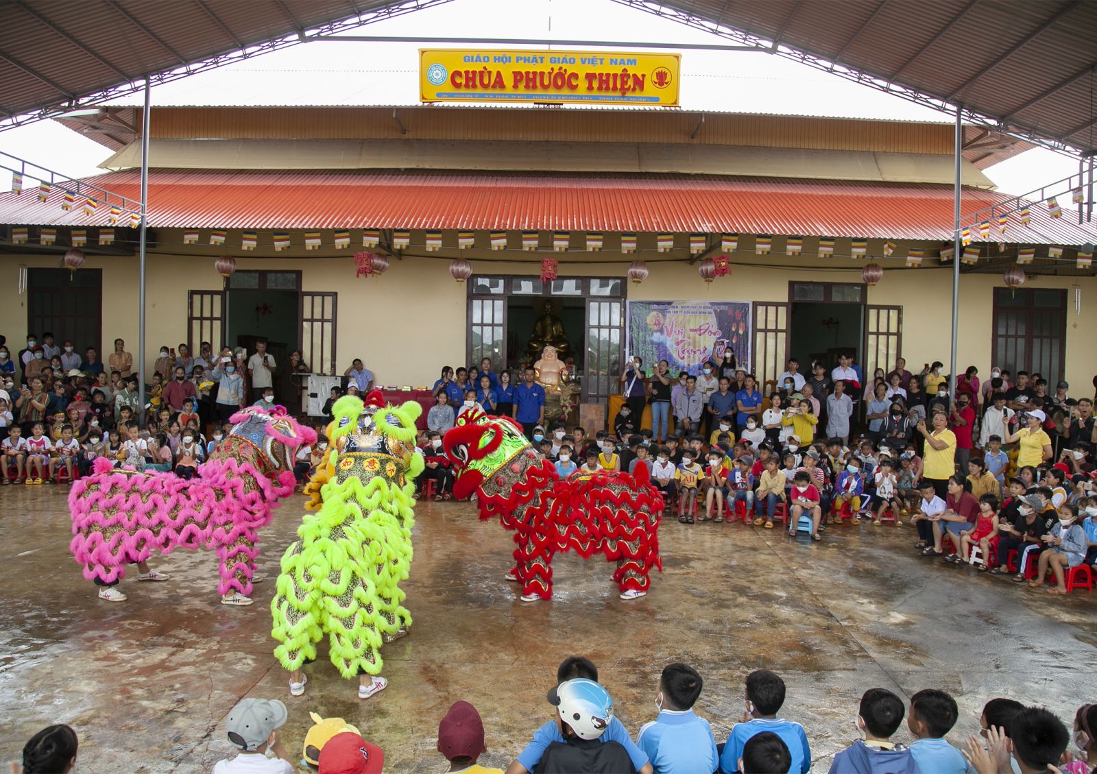 Krông Nô – chùa Phước Thiện xã Đăk Drô tổ chức Trung thu cho các em  thiếu nhi.