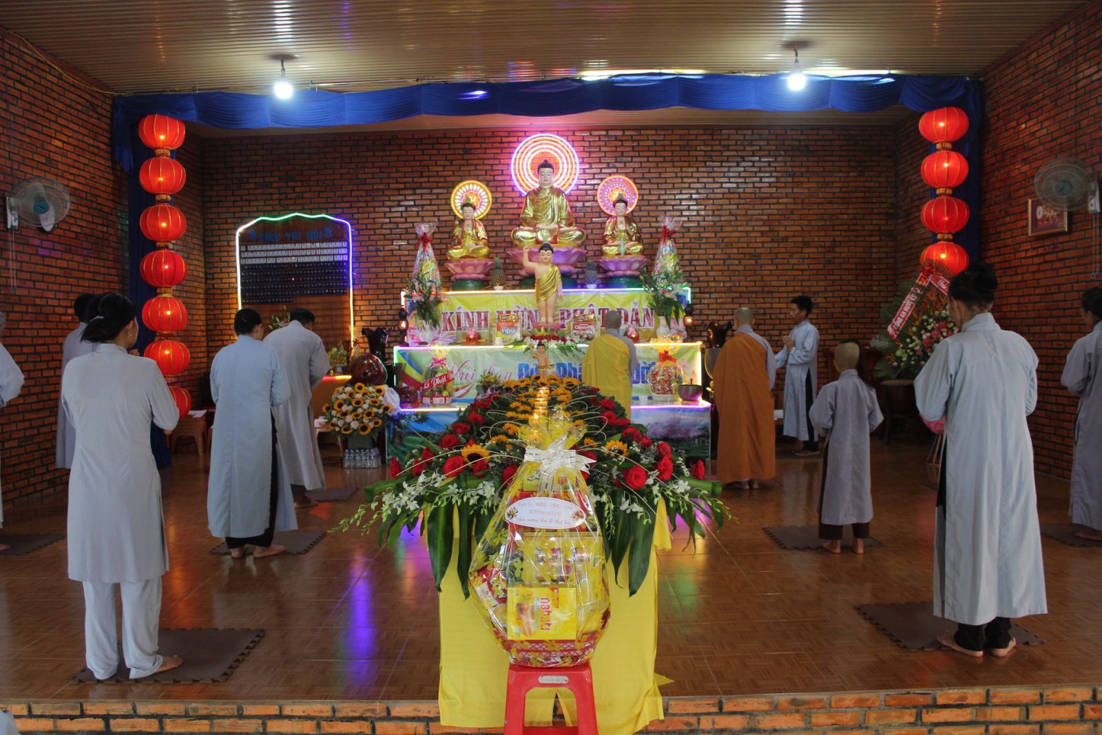 Cư Jut - Chùa Phước Huệ đón mừng Đại lễ Phật Đản PL. 2564