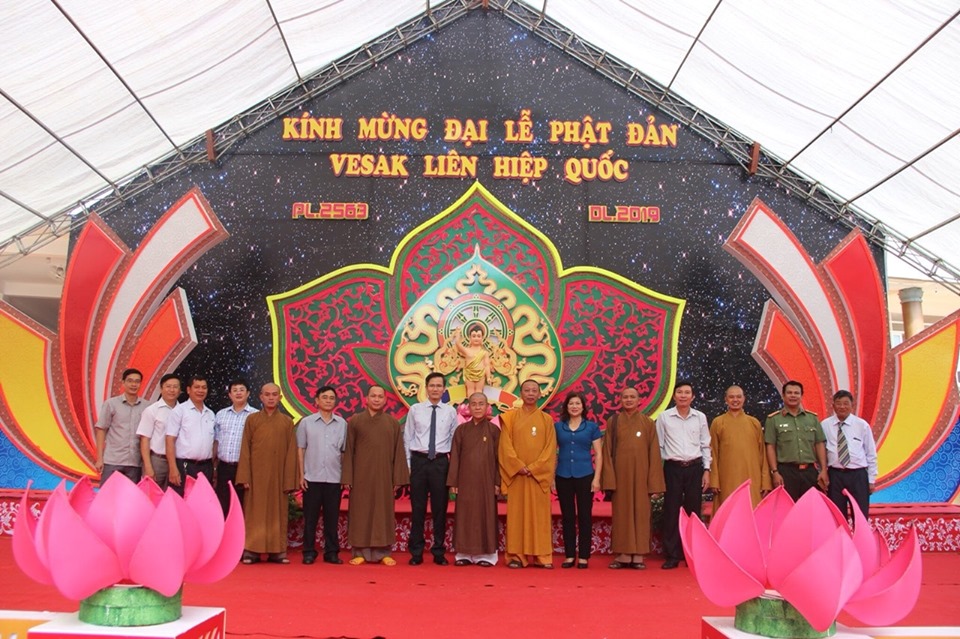 Ban ngành lãnh đạo tỉnh Đắk Nông thăm và chúc mừng Đại Lễ Phật Đản tại Văn phòng Ban trị sự tỉnh nhà