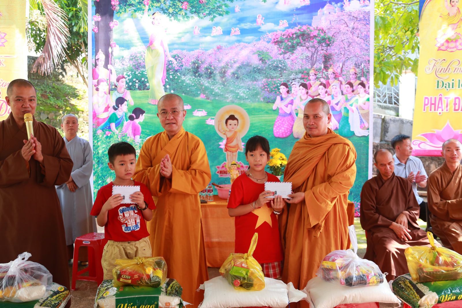 Ban Từ thiện Xã hội trao tặng 60 phần quà nhân mùa Phật đản PL.2567 tại Hội người mù tỉnh Đắk Nông