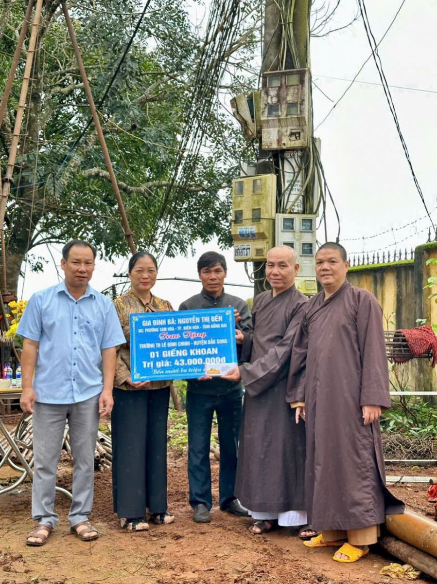 Chùa Hoa Quang, cùng đại diện nhà tài trợ làm lễ động thổ khoan giếng tại Đăk Song