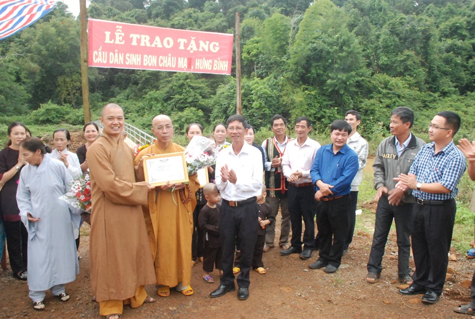 BTS PG huyện Đắk R'lấp tặng cầu dân sinh cho bon Châu Mạ-Hưng Bình