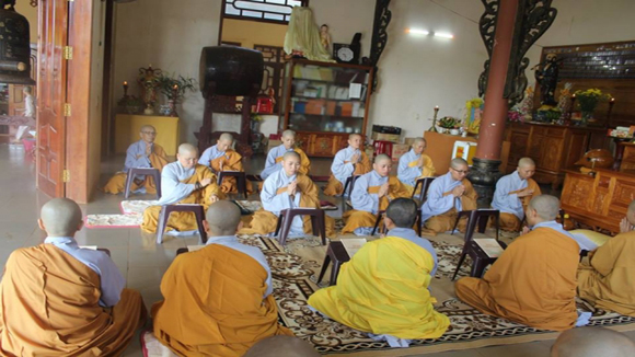 Đạo tràng Phật tử các tự viện Ni trong tỉnh cúng dường trường hạ ni giới tỉnh Đăk Nông