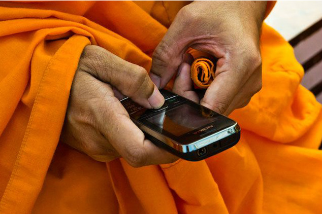 Tăng ni trẻ và mạng xã hội Facebook Phật Giáo
